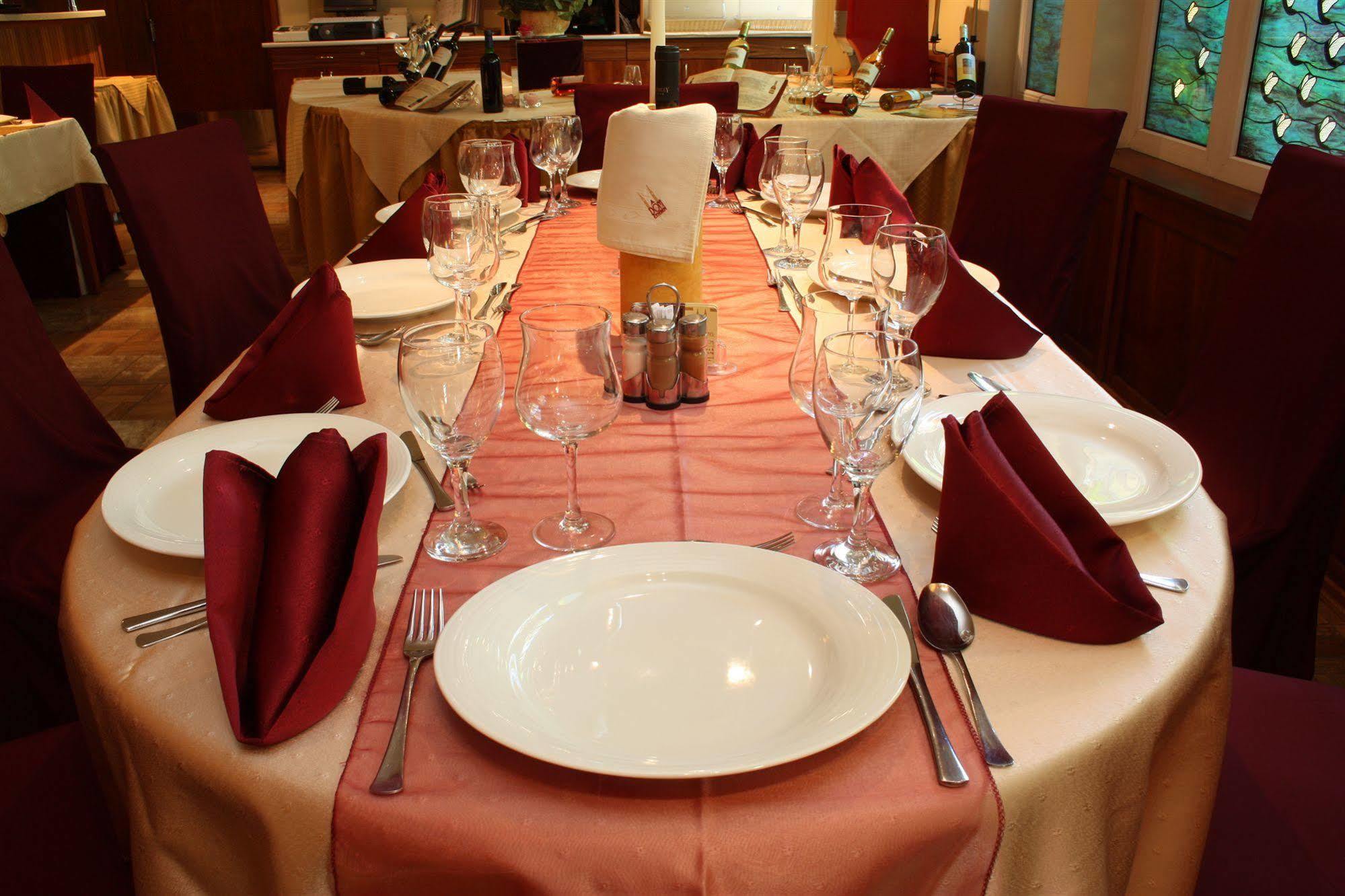 Dom Hotel Szeged Bagian luar foto