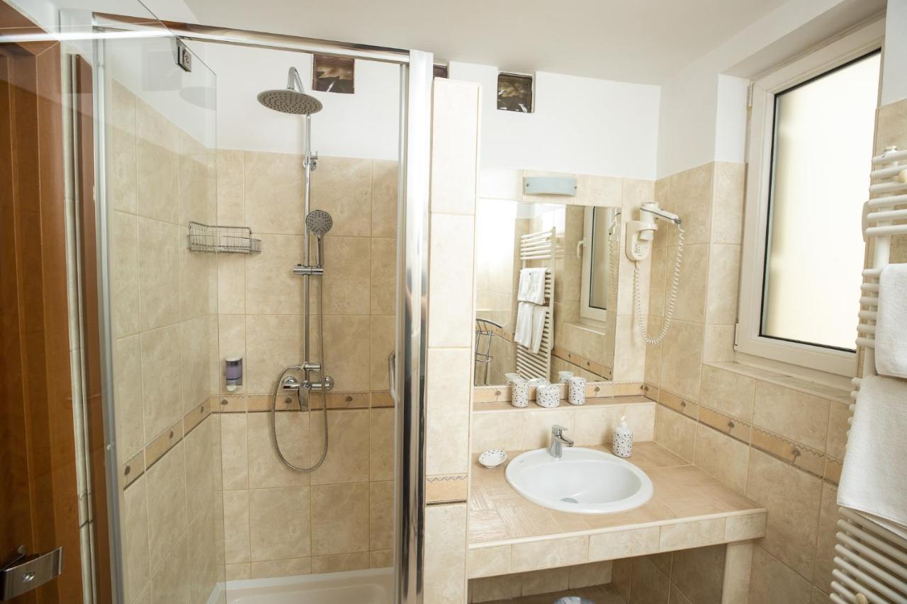 Dom Hotel Szeged Bagian luar foto