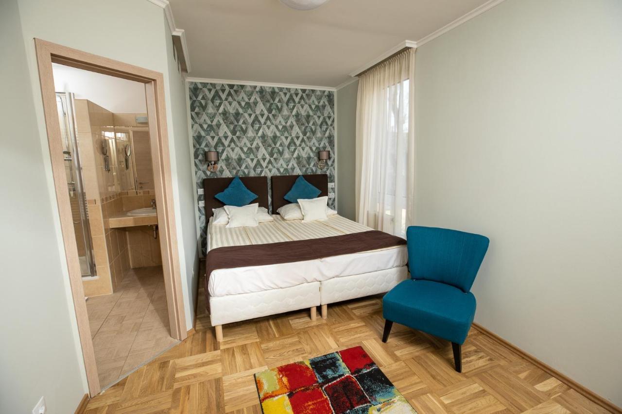 Dom Hotel Szeged Bagian luar foto