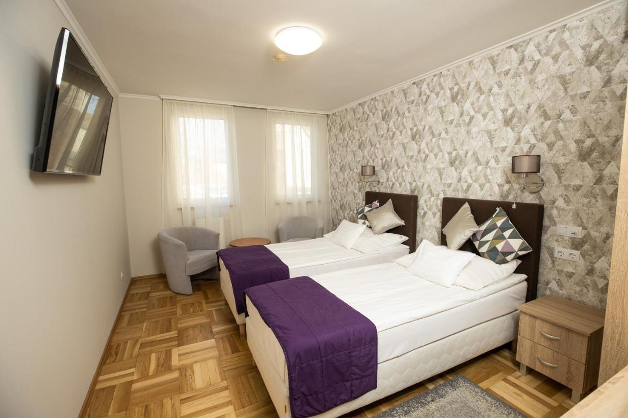 Dom Hotel Szeged Bagian luar foto